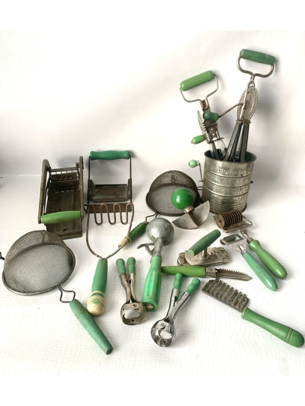 Vintage 17-Piece Green Wood Handle Kitchen Utensil Set Farmhouse Rustic Decor